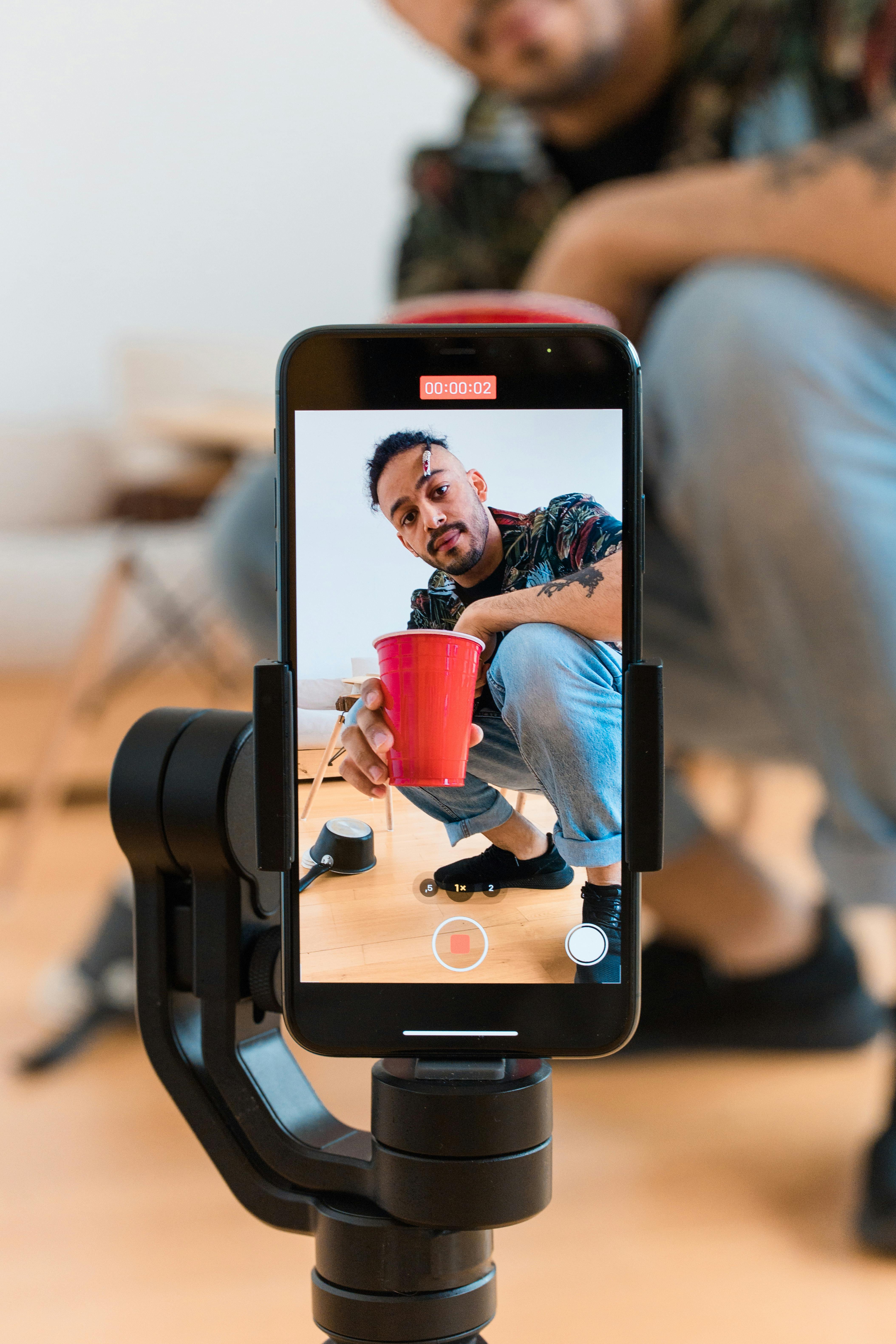 How to Effortlessly Mirror Your iPhone to Samsung TV in 2025: Explore Smart Solutions!