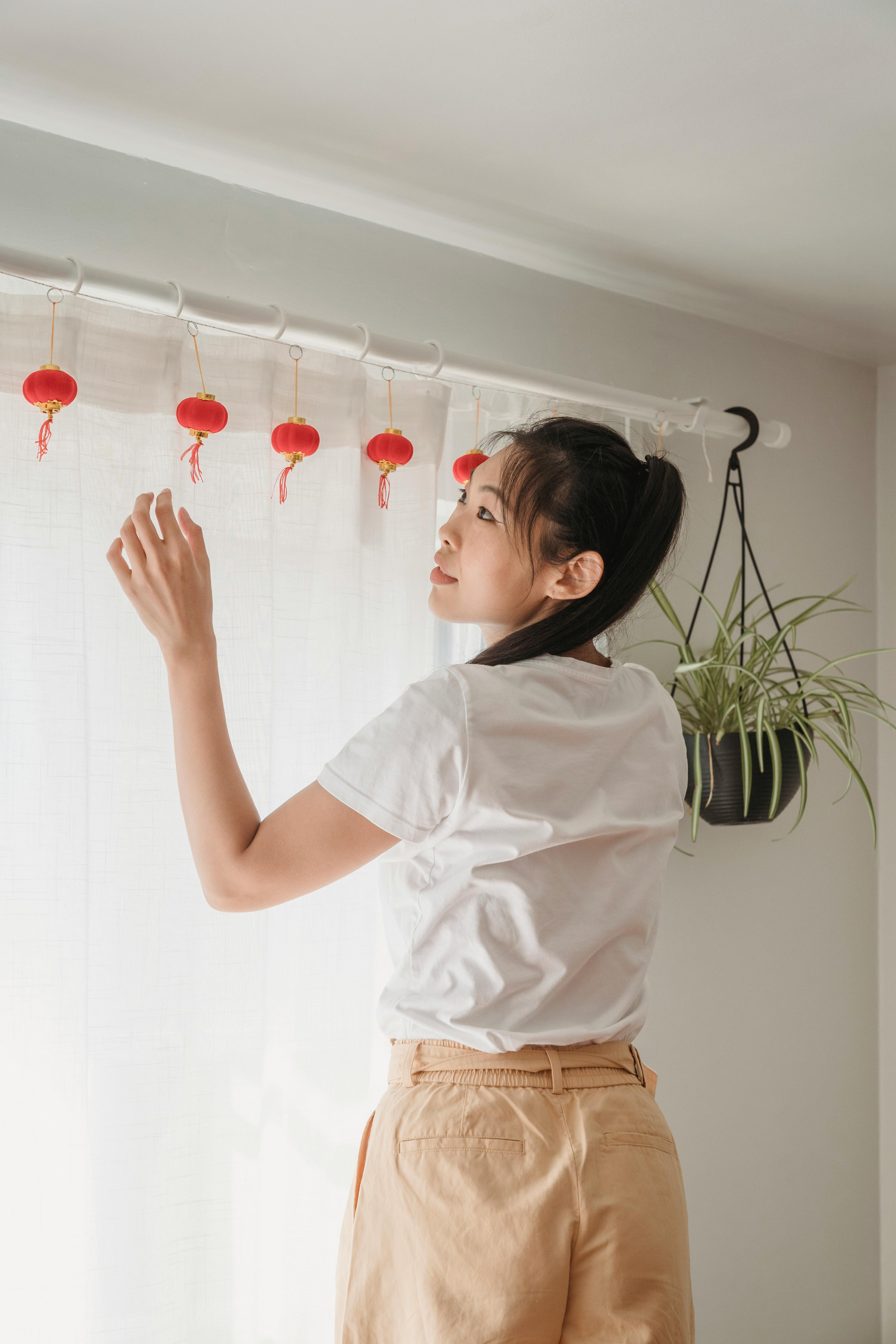 How to Hang a Curtain Rod